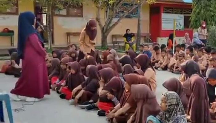 Siswa SDN 179 Rampoang Laksanakan Shalawat dan Sedekah Jumat