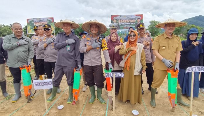 Kapolres Palopo Lakukan Penanaman Jagung Serentak Satu Juta Hektar