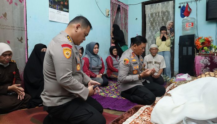 Berikan Penghormatan Terakhir, Kapolda Kunjungi Rumah Duka Personel SPN Polda Sulsel