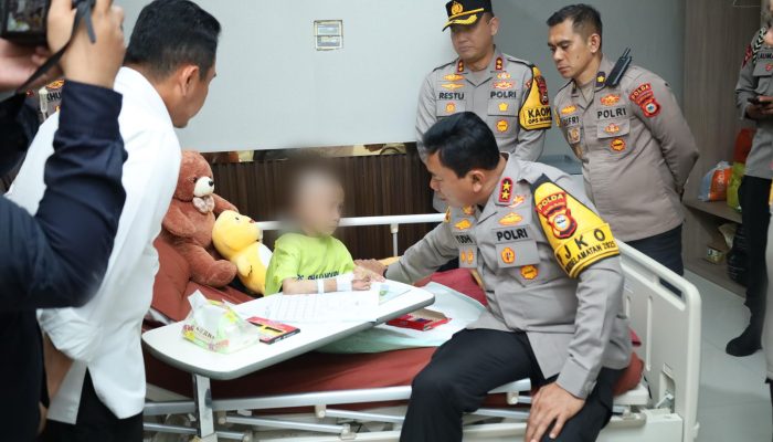 Kapolda Sulsel Kunjungi Dua Bocah Korban Penganiayaan di RS Bhayangkara