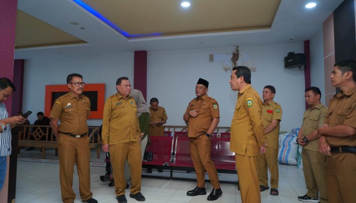 Pastikan Lingkungan Kerja yang Nyaman di Hari Pertama Berkantor, Bupati Luwu Sidak Sejumlah OPD