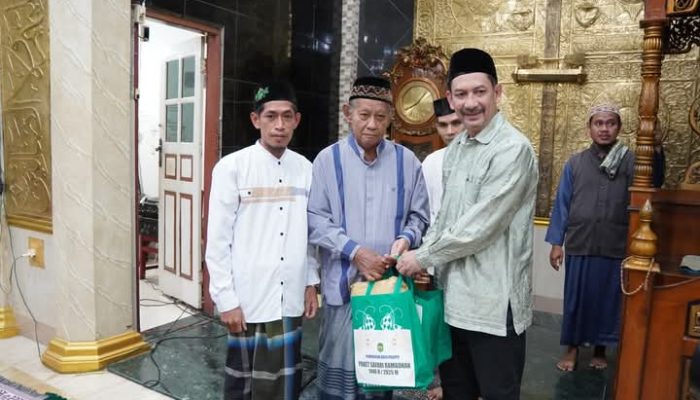 Usai Buka Puasa Bersama, Pj. Wali Kota Palopo Lanjut Salat Tarawih dan Sampaikan Beberapa Hal ke Warga