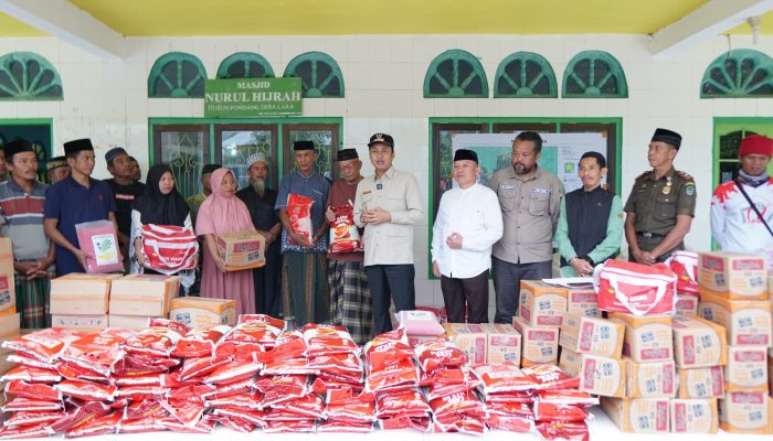 Bupati Andi Rahim Lakukan Safari Ramadan, Tinjau Lokasi Banjir dan Salurkan Bantuan ke Korban Banjir di Desa Lara