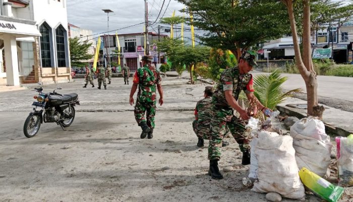 Koramil 1403-11/Masamba Bersama Warga dan tokoh Agama Laksanakan Karya Bhakti Pembersihan Mesjid Agung Syuhada