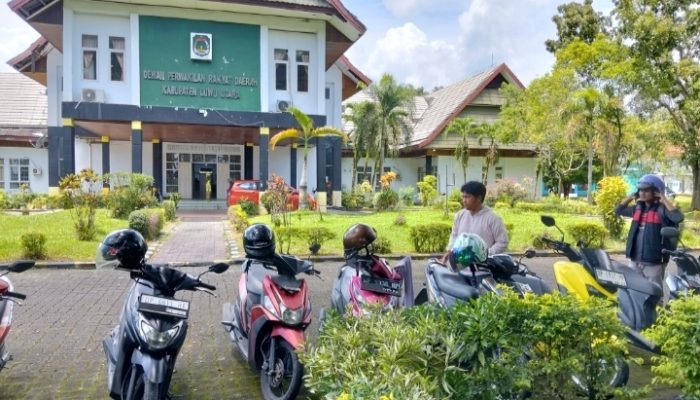 Di Bulan Suci Ramadan, Maling Helm di Parkiran Kantor DPRD Luwu Utara Berkeliaran