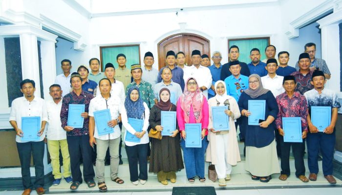 Bupati Luwu Serahkan 40 SK Penjabat Kepala Desa di Rujab