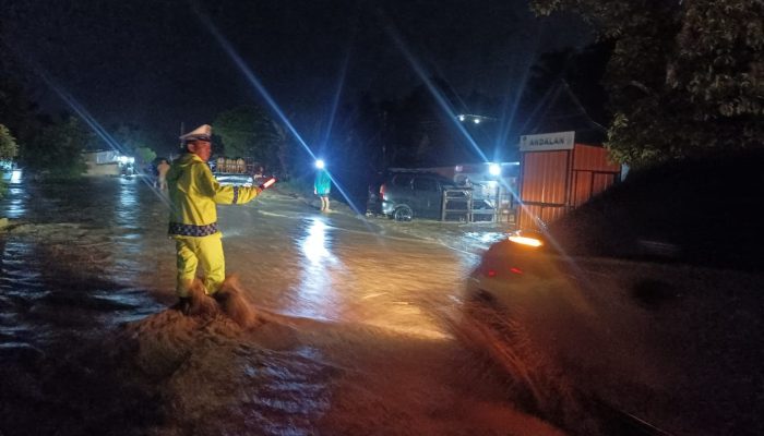 Banjir Disejumlah Titik di Luwu, Polres Bergerak Cepat Jaga Warga dan Jalur Trans Sulawesi