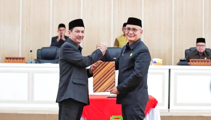 Ketua DPRD Palopo Pimpin Rapat Paripurna Penetapan Propemperda Tahun 2025 dan Rekomendasi LKPj Wali Kota