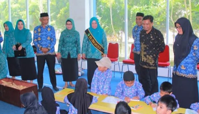 Bunda Literasi Luwu, Hj. Kurniah Patahudding Tinjau Pelayanan Perpustakaan Daerah