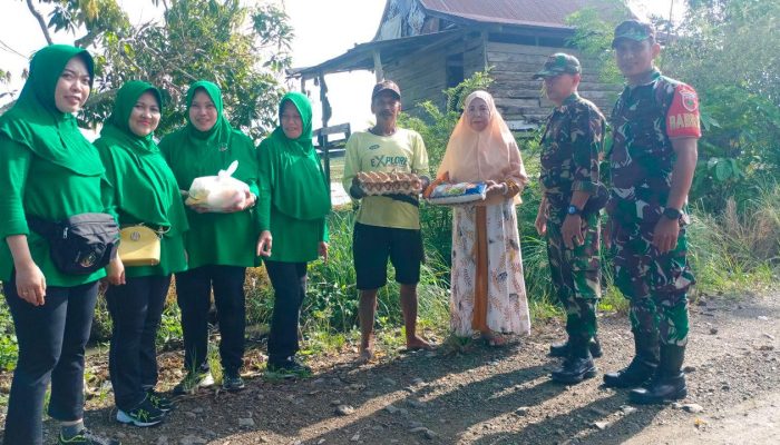 Koramil 1403-01/Larompong Bersama Persit Salurkan Bantuan Paket Sembako Kepada Warga Kurang Mampu