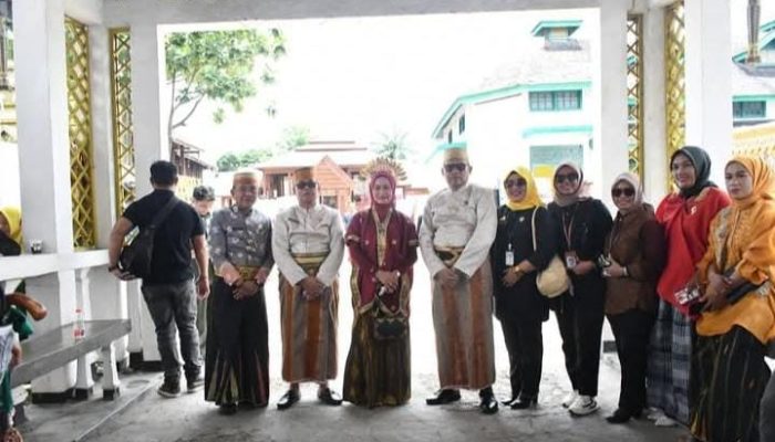 Bupati Luwu Utara Hadiri HJL ke-757 dan HPRL ke-79 di Halaman Istana Kedatuan Luwu