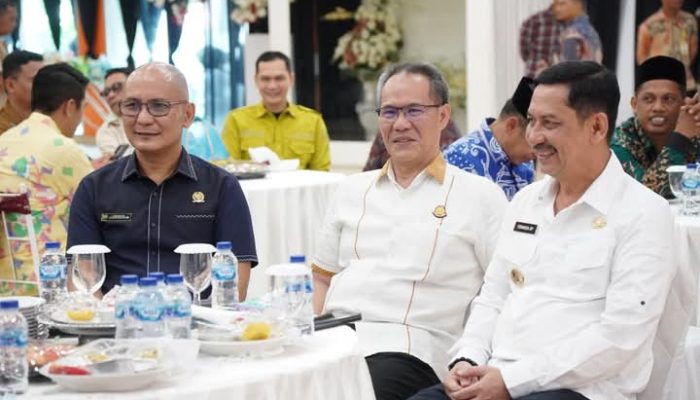 Ketua DPRD Kota Palopo Hadiri Penyerahan sertipikat BMD, PTSL, Wakaf dan Lintas Sektor di Kantor Pertanahan