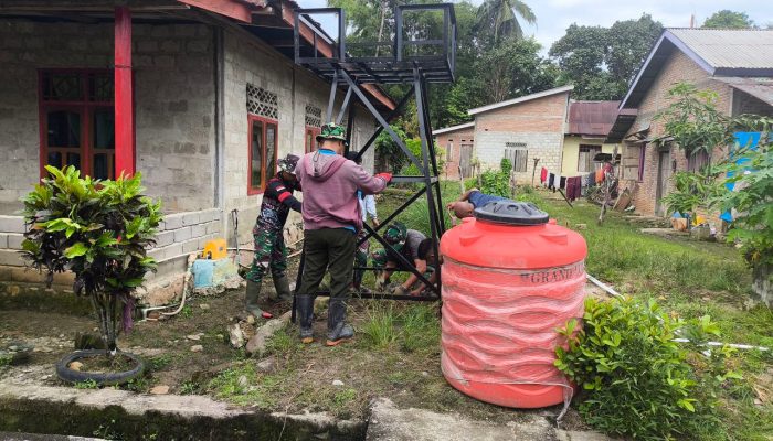 Satgas TMMD ke-124 Kodim 1403/Palopo Lakukan Pemasangan Rangka Tandon Sumur Bor di Masjid dan Rumah Warga