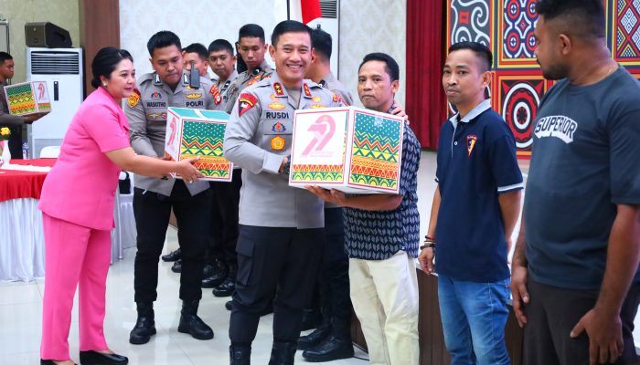 Dalam Rangka Hari Bhayangkara ke-79, Polda Sulsel Bagikan 15.000 Paket Sembako