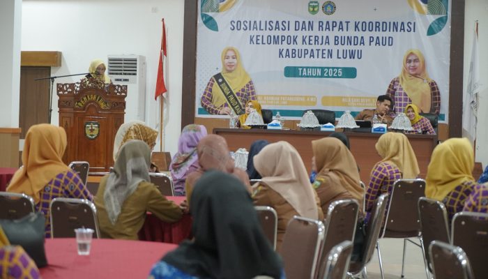Hj. Kurniah Patahudding Buka Sosialisasi dan Rakor Kelompok Kerja Bunda Paud Kabupaten Luwu