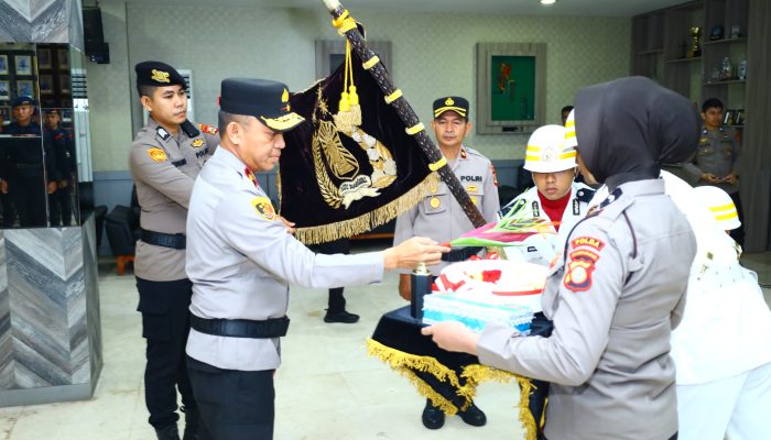Jelang Hari Bhayangkara ke-79, Wakapolda Sulsel Pimpin Upacara Pensucian Pataka