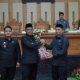 Diakhir Rapat Paripurna, Bupati Luwu Serahkan Dua Ranperda Kepada Ketua DPRD