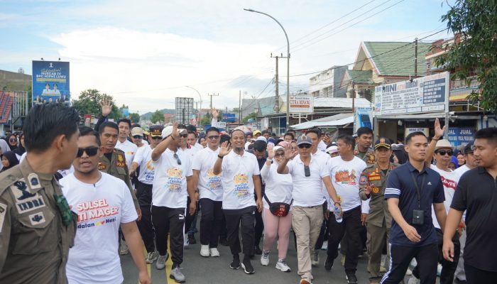 Semarakkan Hari Jadi Kabupaten Luwu Ke-66, Gubernur Sulsel Bersama Ribuan Masyarakat Ikut Jalan Sehat