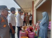 Sidak Pasar Suli, Bupati Luwu Ajak Pedagang Sembako Bermitra Bulog