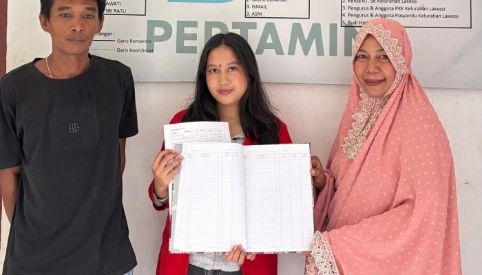 Bangun Transparansi, Mahasiswa KKN Unhas Ajarkan Pembukuan Bank Sampah di Lakessi, Parepare