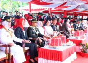 Kapolda Sulsel Hadiri Upacara Pengibaran Duplikat Bendera Merah Putih HUT ke-80 RI di Rujab Gubernur Sulsel