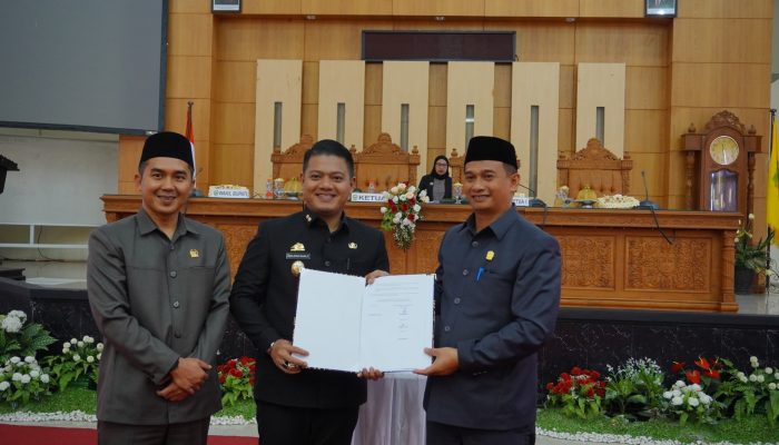 Rapat Paripurna, DPRD Luwu Tetapkan KUA-PPAS TA 2026 dan APBD Perubahan TA 2025