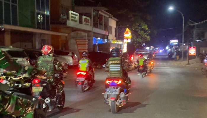 Jaga Wilayah Agar Tetap Aman, Kodim 1403/Palopo Laksanakan Patroli Malam dan Monitoring Kegiatan Siskamling