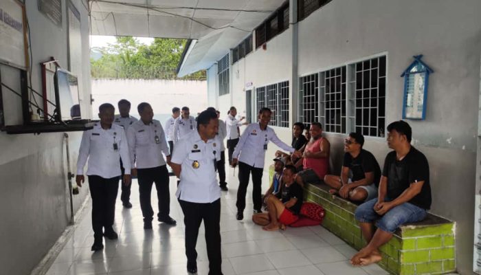 Pastikan Keamanan dan Ketertiban Lapas Tetap Kondusif, Kalapas Palopo Lakukan Kontrol Keliling