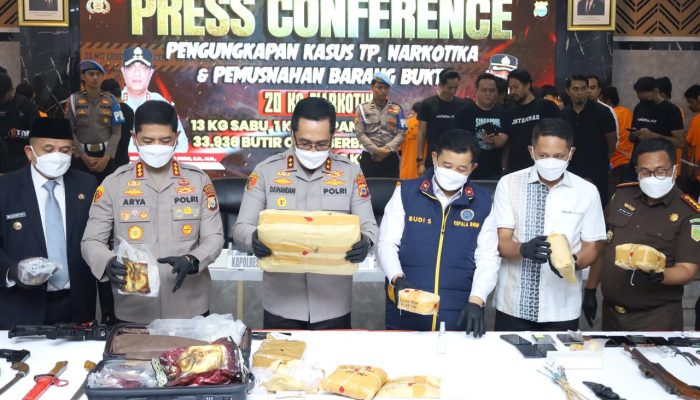 Kapolda Sulsel Pimpin Press Conference Pengungkapan Kasus Narkotika dan Penculikan Anak di Bawah Umur