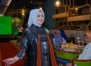 Fashion Show UMKM FI3STA 2025, Wakil Ketua Dekranasda Tampilkan Gaun Motif Luwu