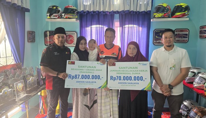 Kepala BPJS Ketenagakerjaan Luwu Utara Serahkan Secara Simbolis Santunan Kematian 157 Juta kepada Ahli Waris Alm. Awhin Sanjaya