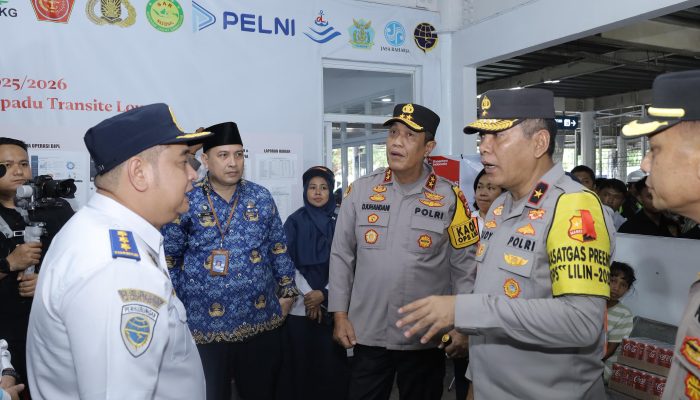 Kapolda Sulsel Bersama Tim Supervisi Mabes Polri Tinjau Pos Pengamanan Operasi Lilin 2025
