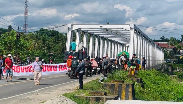 Poros Palopo – Masamba Macet Total, Mahasiswa Lakukan Aksi Desak Pemekaran Provinsi Luwu Raya