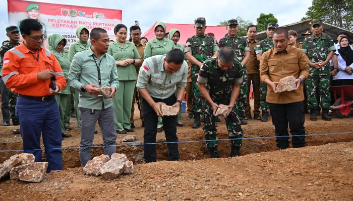 Pangdam XIV Hasanuddin Bersama Bupati Luwu Timur dan Direksi PT Vale Lakukan Peletakan Batu Pertama Pembangunan Koperasi Merah Putih