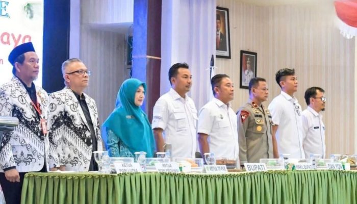 Hadiri Konferensi Kerja PGRI Luwu Utara, Bupati Andi Rahim Ajak Guru Fokus Majukan Pendidikan