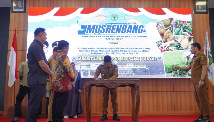 Buka Musrenbang RKPD 2027, Bupati Luwu Serahkan Sertifikat Indikasi Geografis Kopi Arabika Latimojong dan Penghargaan Perencanaan Terbaik