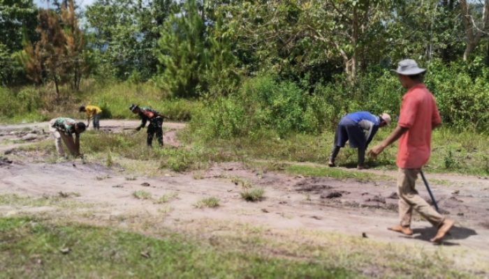 Aksi Nyata TNI di Luwu: Bersihkan Saluran Air Demi Cegah Banjir Bandang