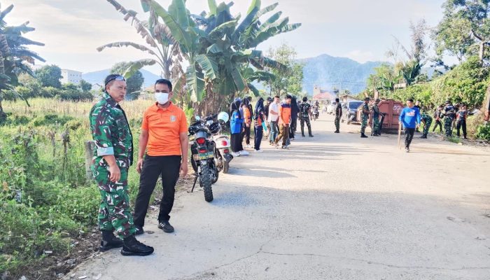 Koramil 1403-06/Wara Bersama Pemkot Palopo Gelar Karya Bakti Bersihkan Lingkungan di Songka