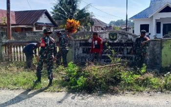 Gotong Royong Pagi Hari, TNI dan Masyarakat Lamasi Bersatu Jaga Lingkungan