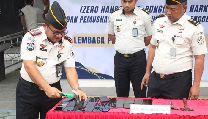 Perang Terhadap HALINAR, Lapas Palopo Tegas Musnahkan Puluhan Handphone Ilegal