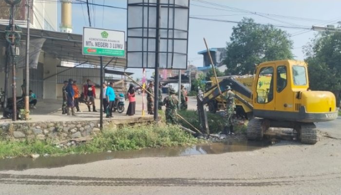 Aksi Nyata TNI dan Masyarakat, Saluran Irigasi di Ponrang Kembali Mengalir